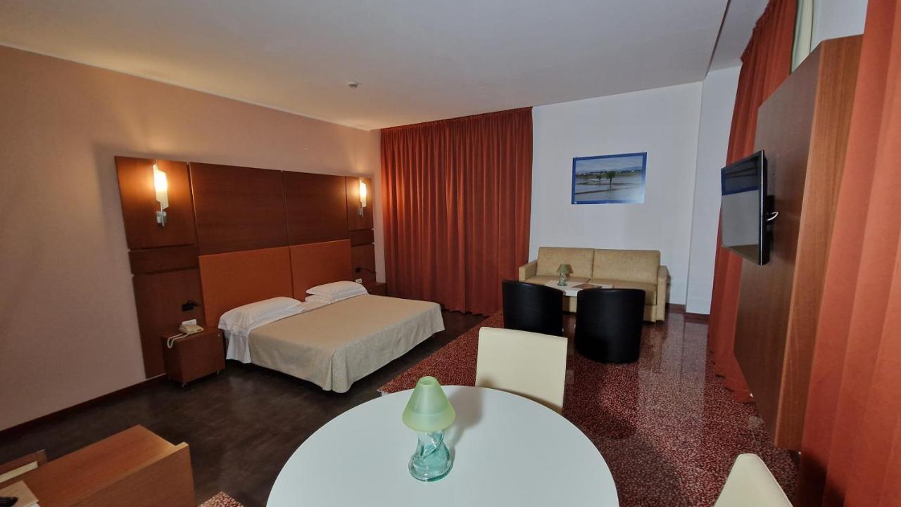 Bella Italia Palace Hotel Novara Exterior photo