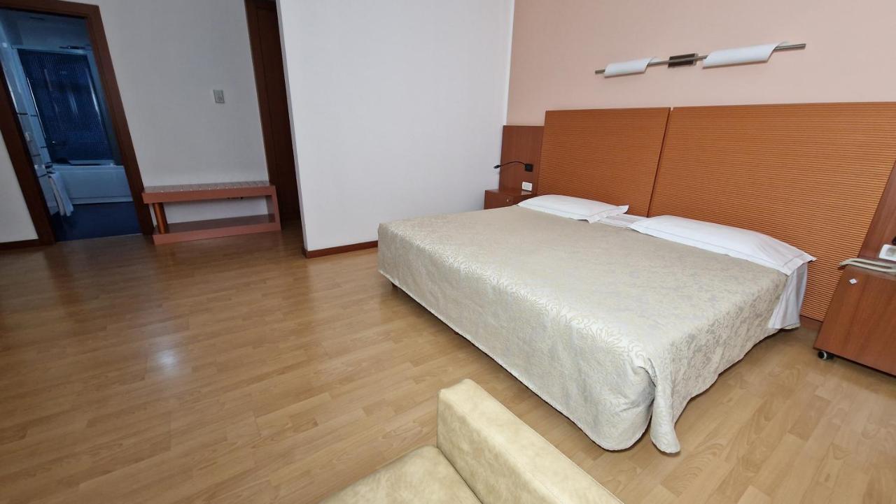 Bella Italia Palace Hotel Novara Exterior photo