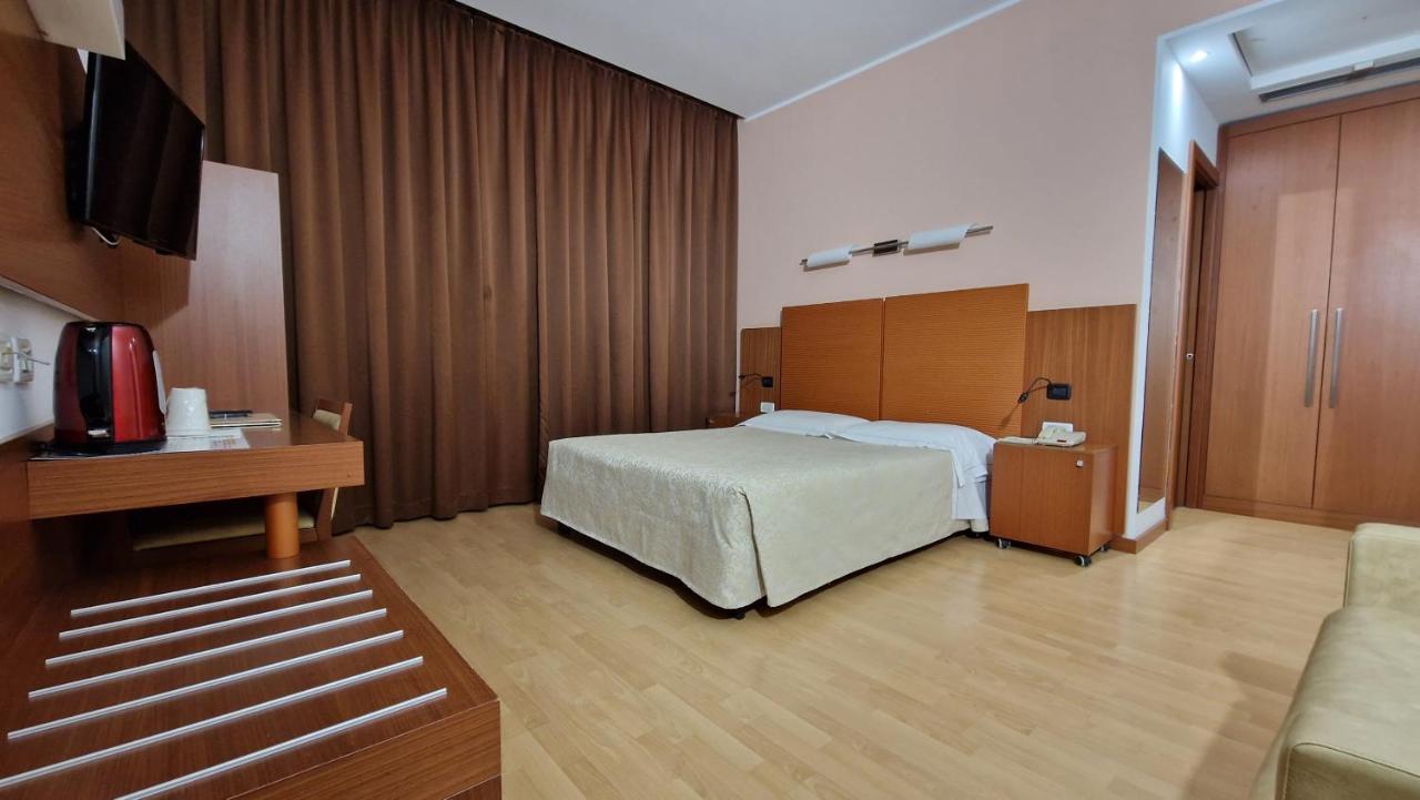 Bella Italia Palace Hotel Novara Exterior photo