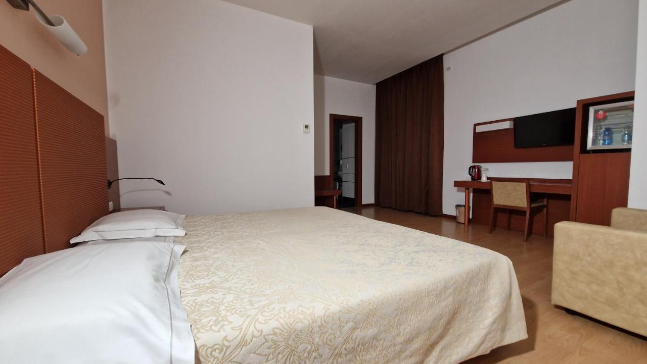 Bella Italia Palace Hotel Novara Exterior photo