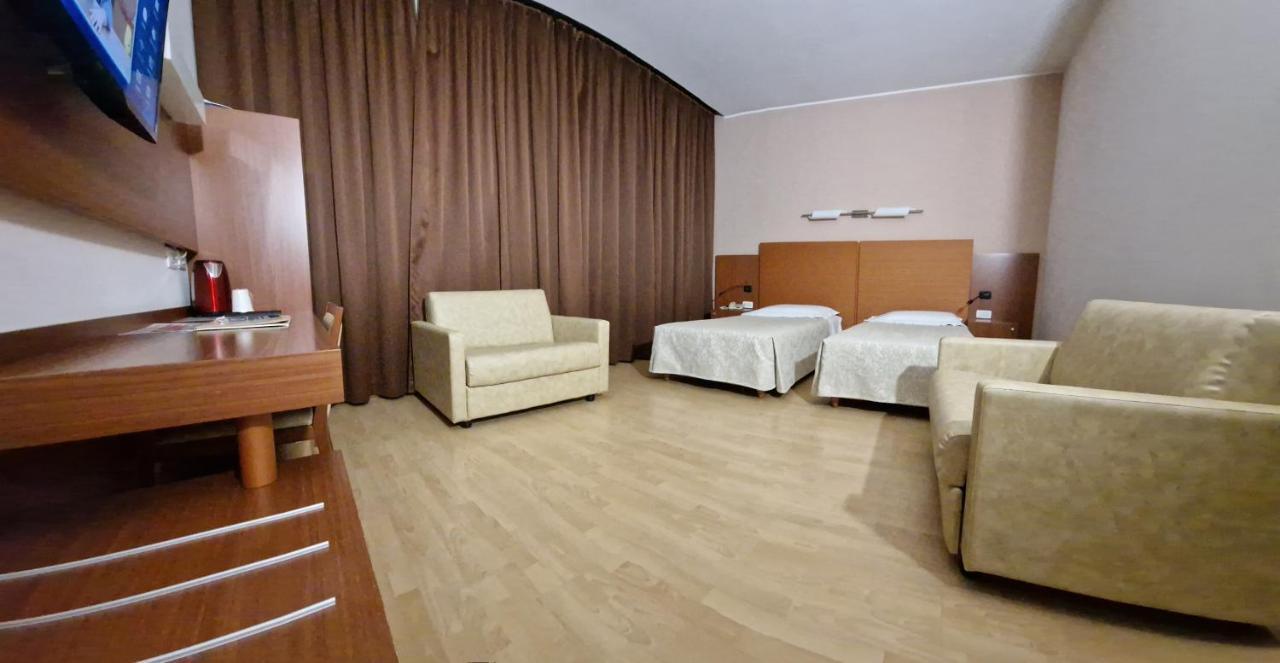 Bella Italia Palace Hotel Novara Exterior photo