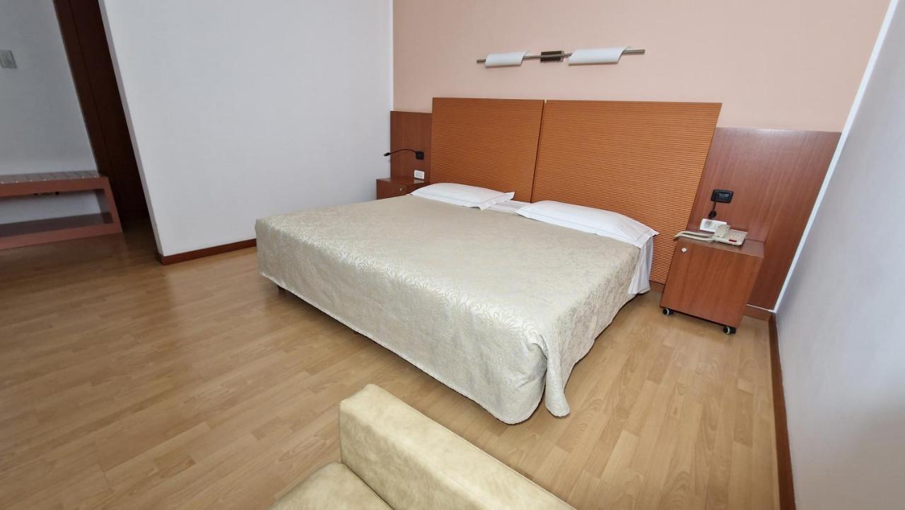Bella Italia Palace Hotel Novara Exterior photo