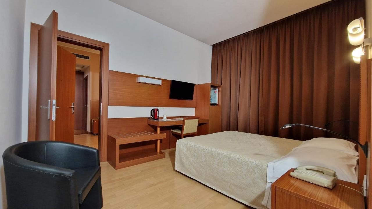 Bella Italia Palace Hotel Novara Exterior photo